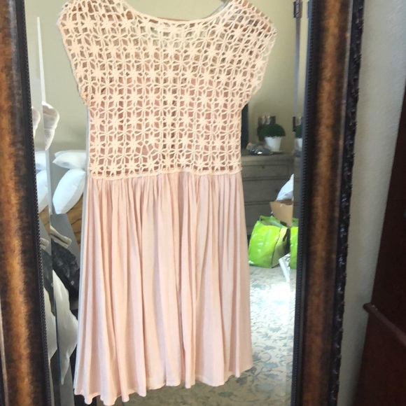 Small Millau light pink crotchet dress. - Picture 2 of 4